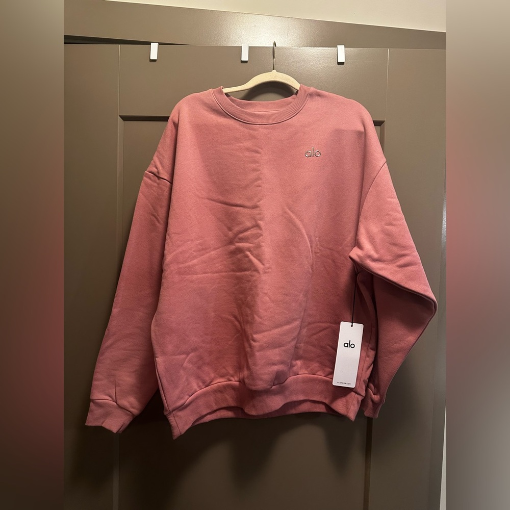 ALO accolade pullover sweatshirt. Size large. Color wild rose. Brand new.